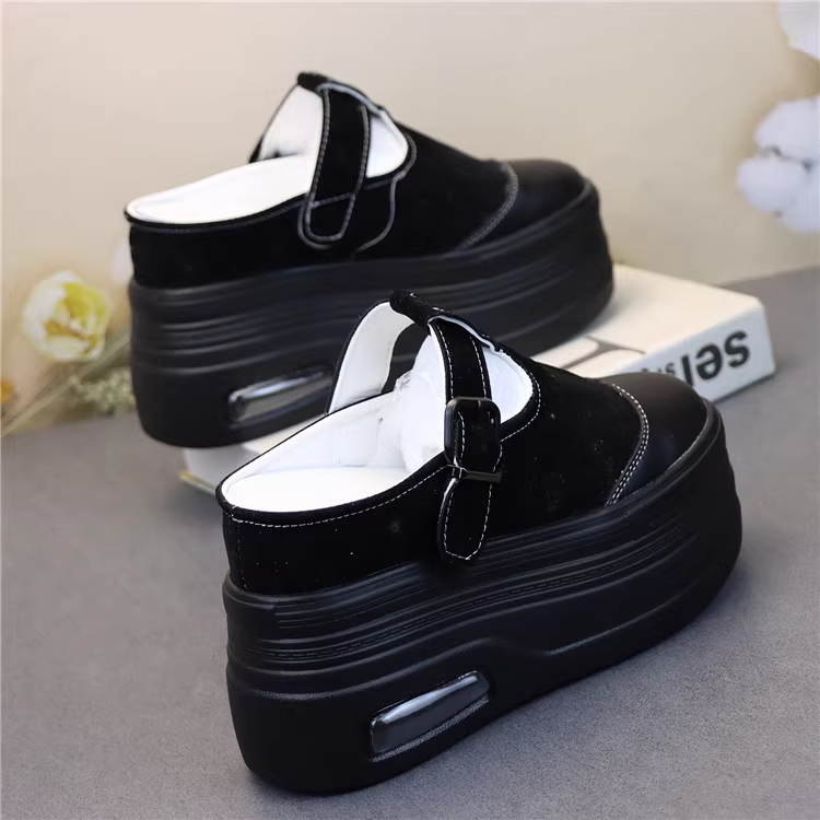 Wedge Burnu Kapalı Terlik
