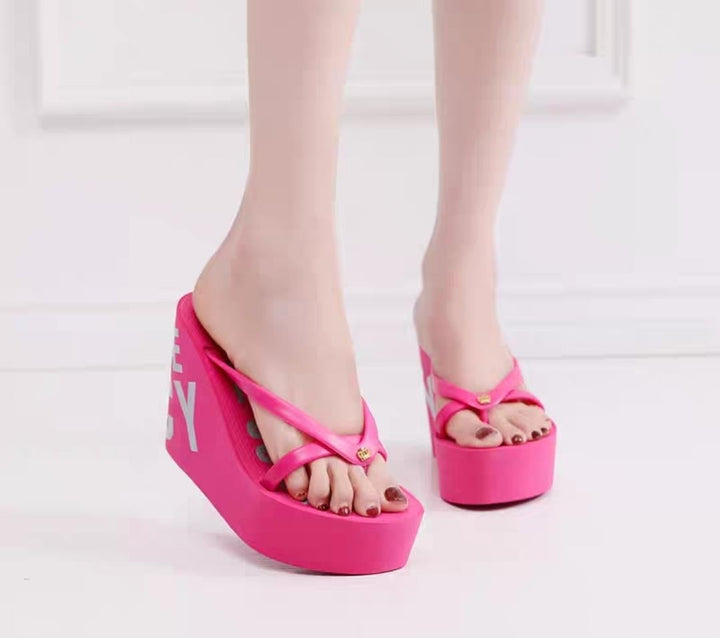 Wedge Toe Between Slippers