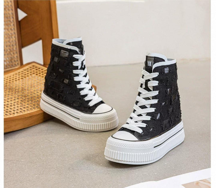 Hidden Heel Conandrse Boots
