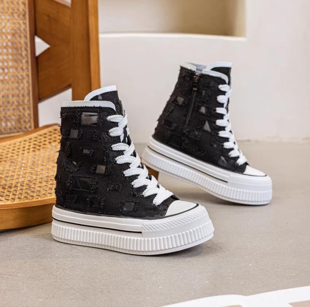 Hidden Heel Converse Bot