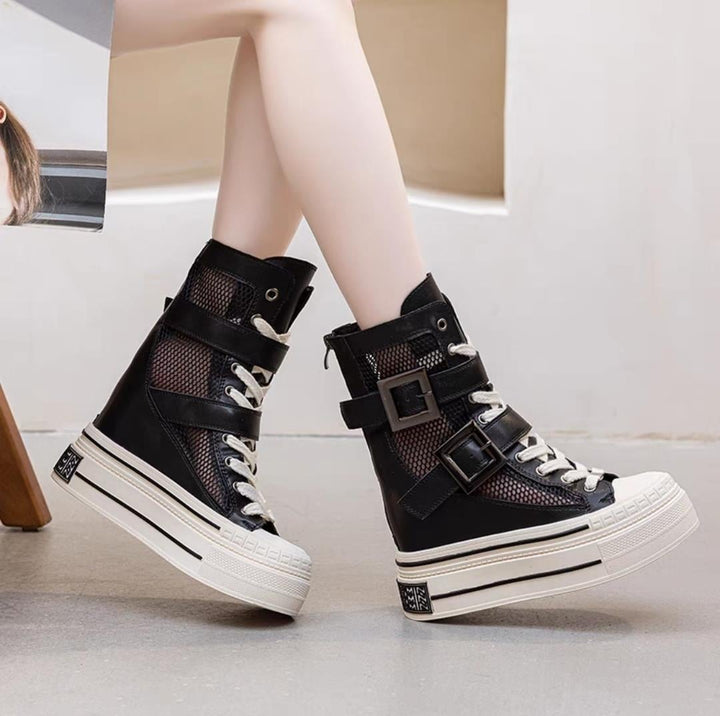 Hidden Heel Conandrse Boots