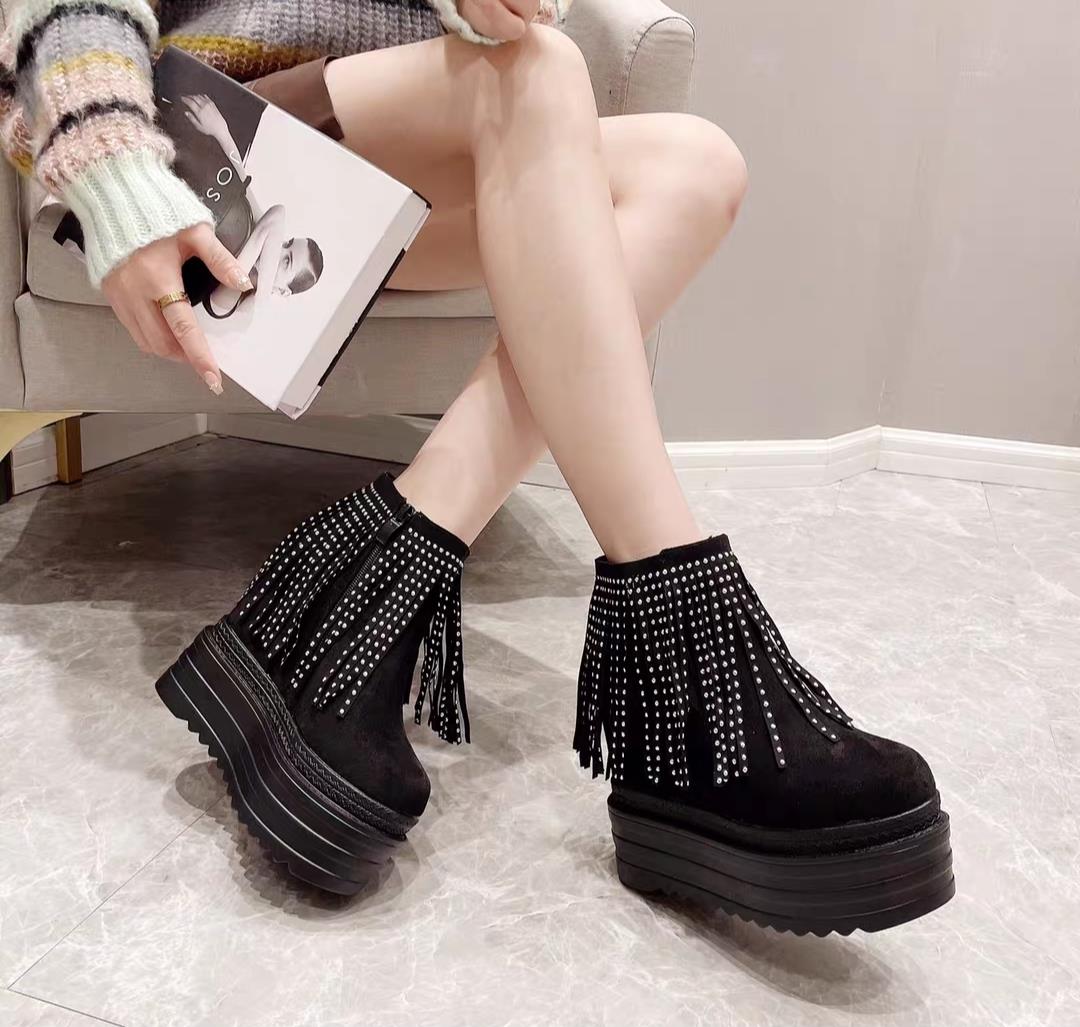 Hidden Heel Suede Bot