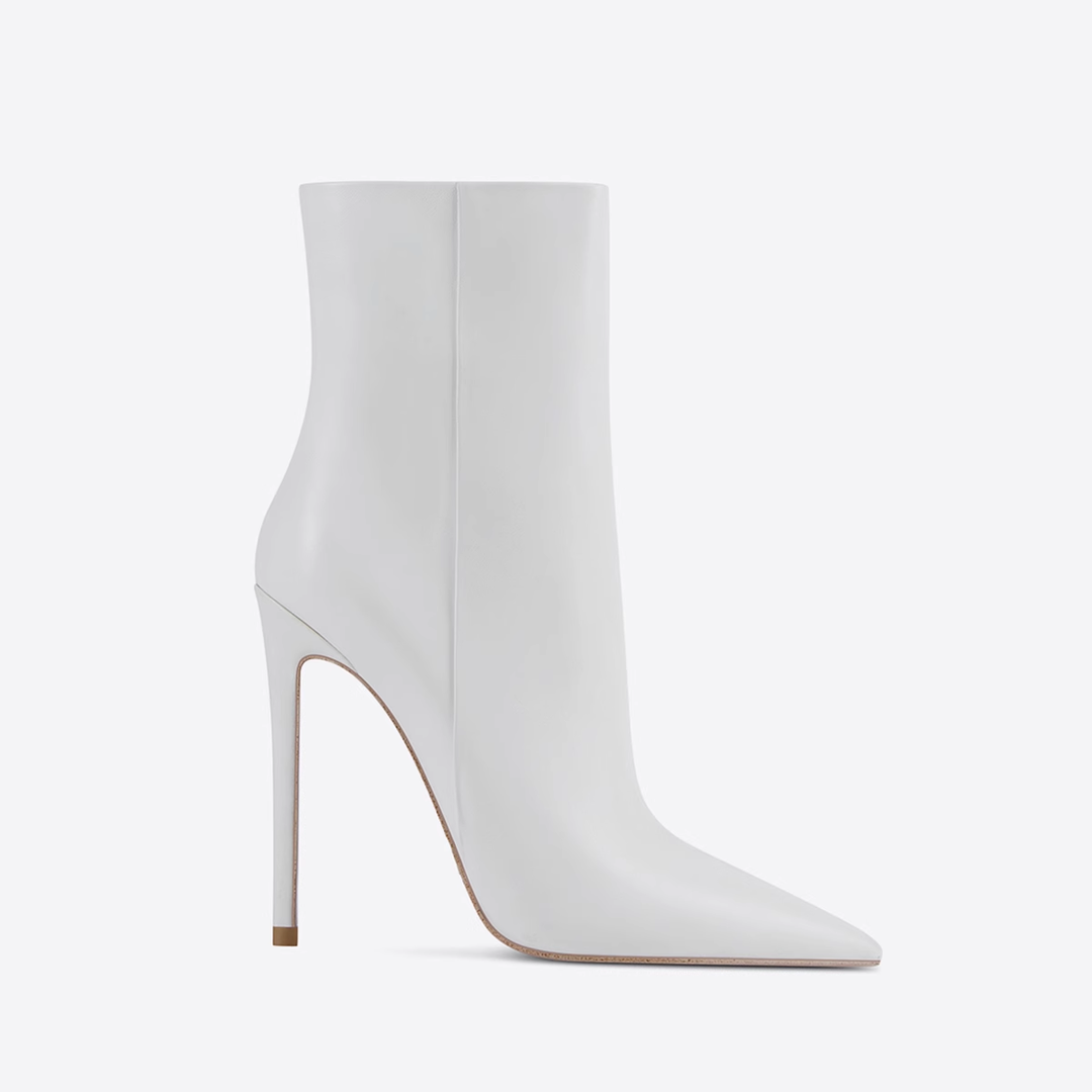 İnce Heeled White Bot