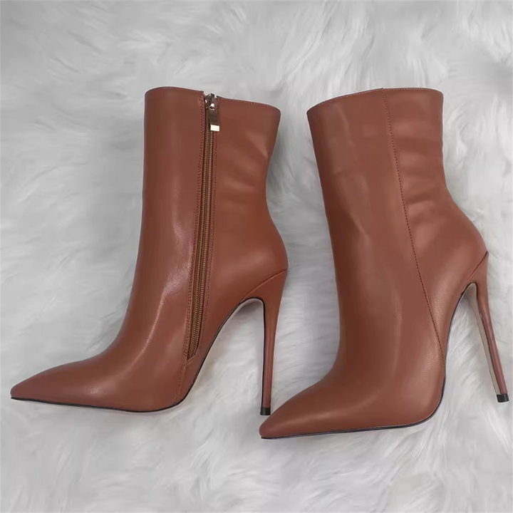 İnce Heeled Brown Bot